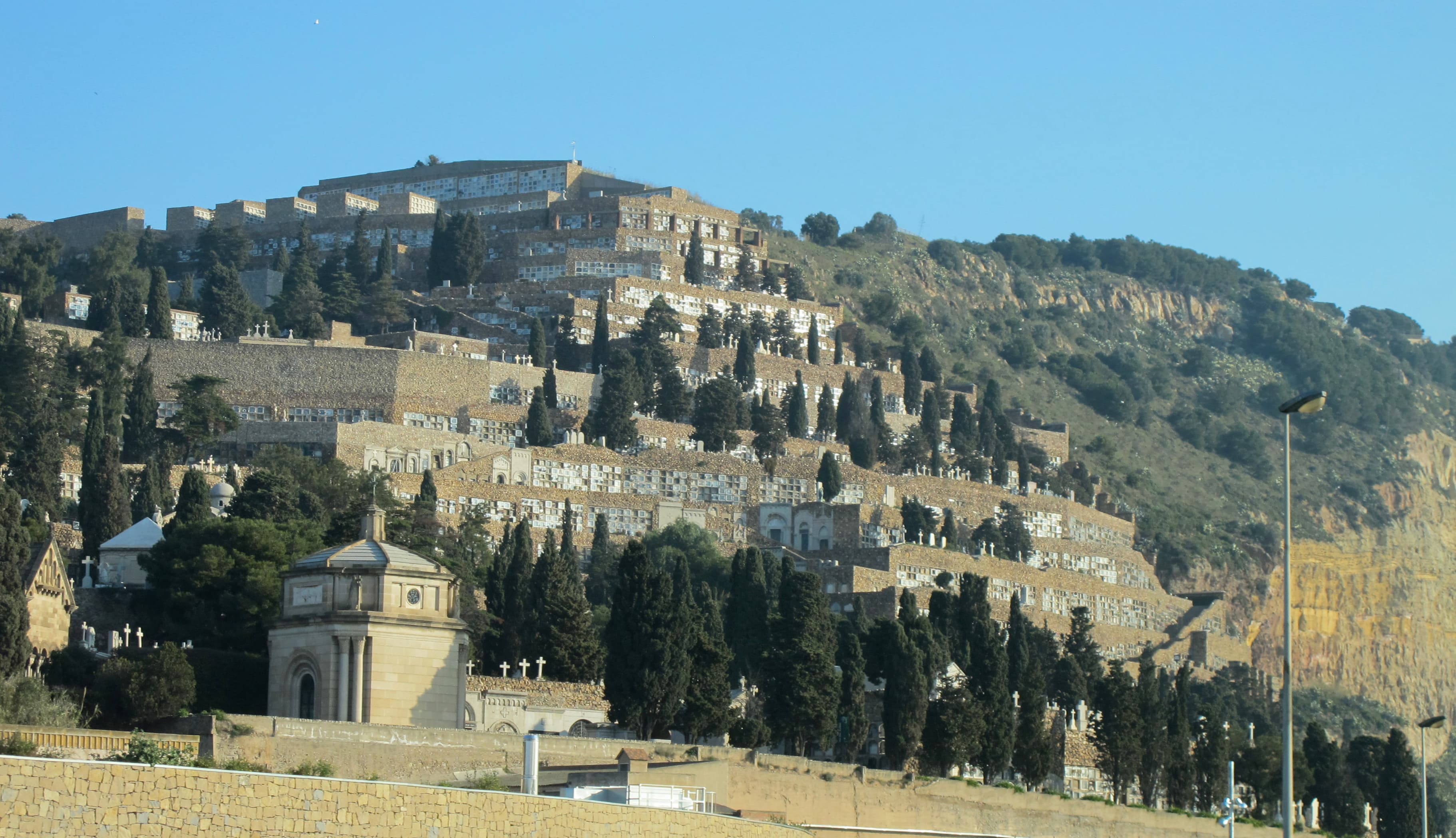 Montjuïc: the botanic garden and the seaward cemetery