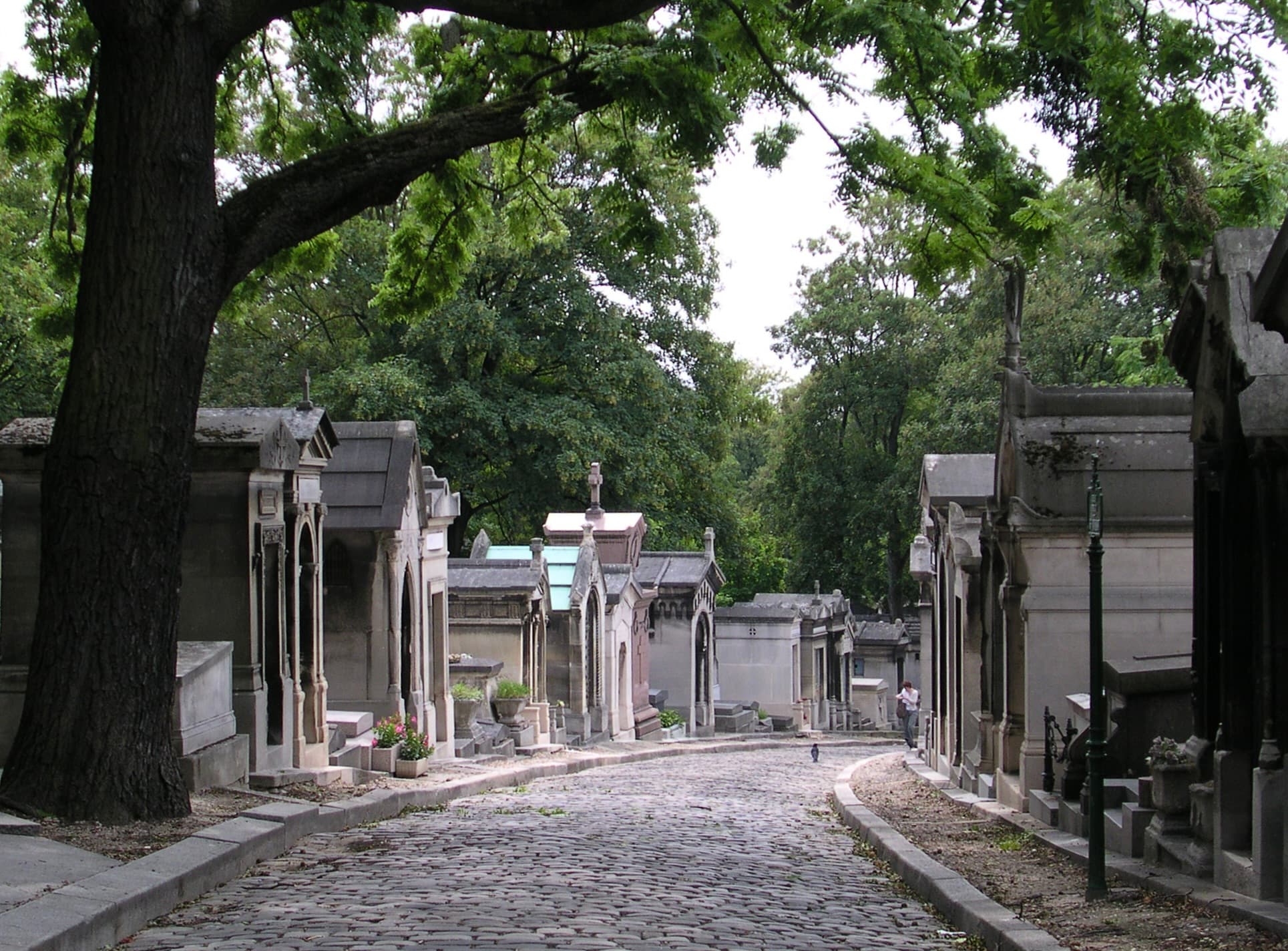 Père-Lachaise: the famous graves under the chestnuts