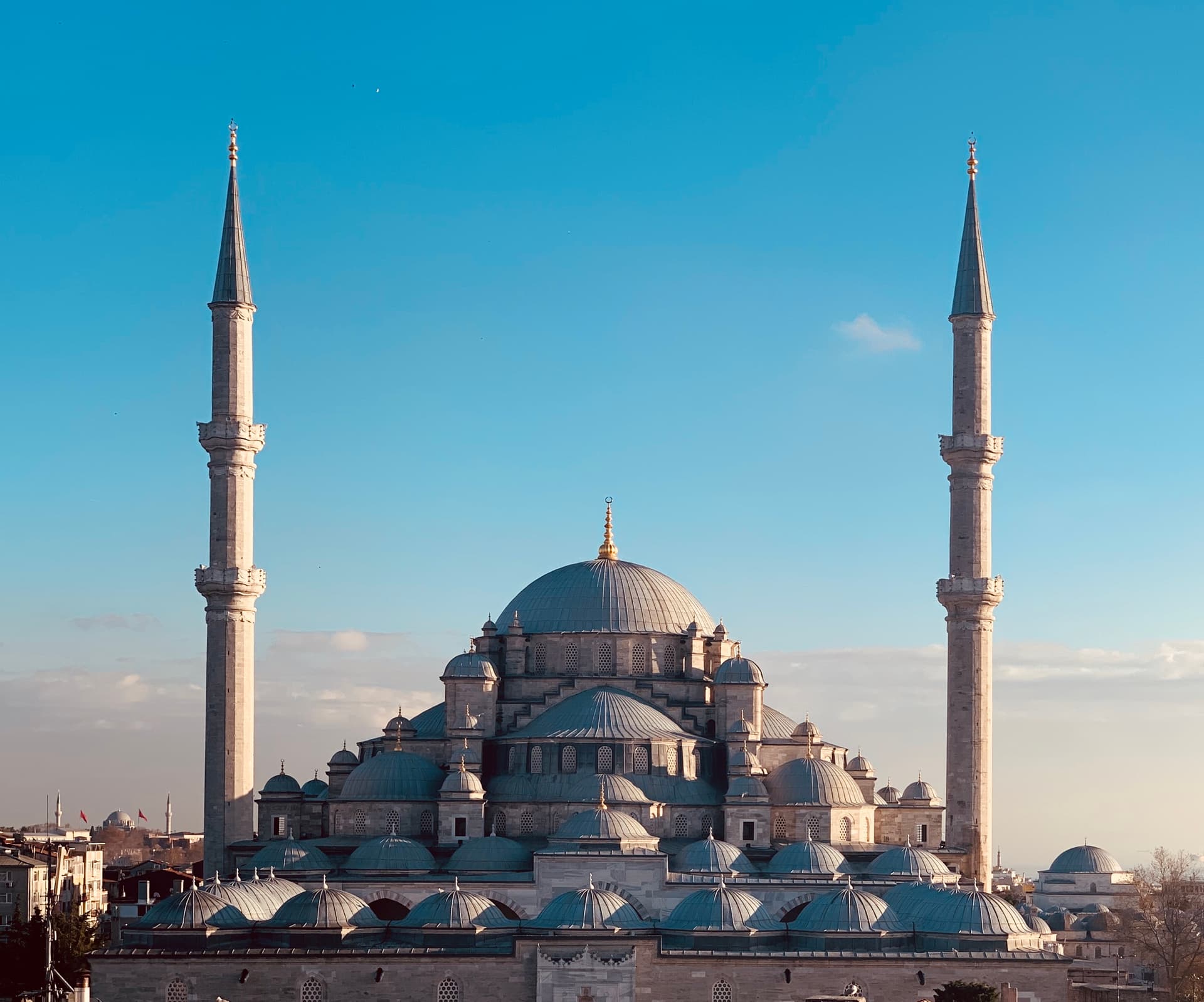 Fatih: the Conqueror's mosque and the Wednesday market