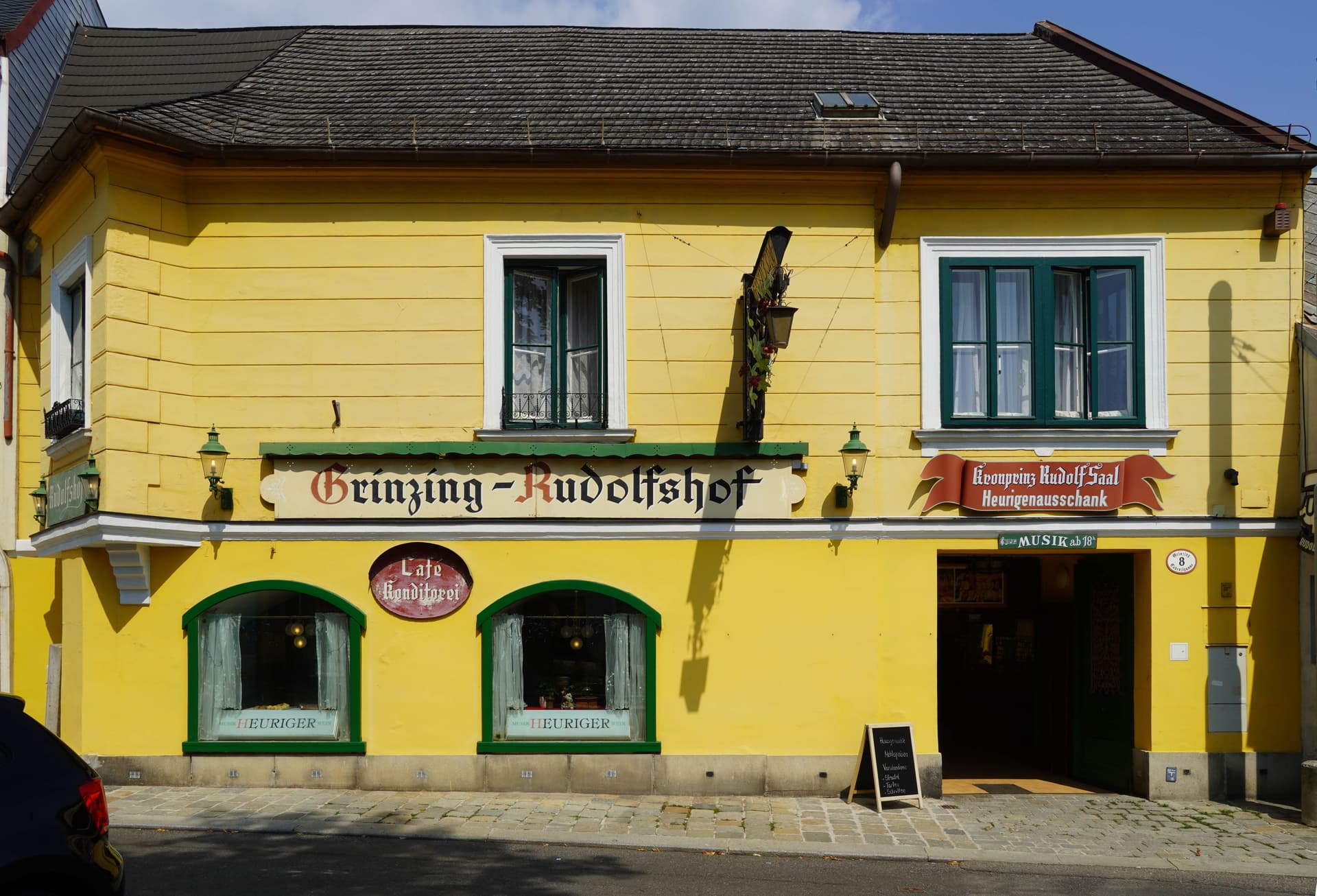 Grinzing: the wine village and the Heurigen