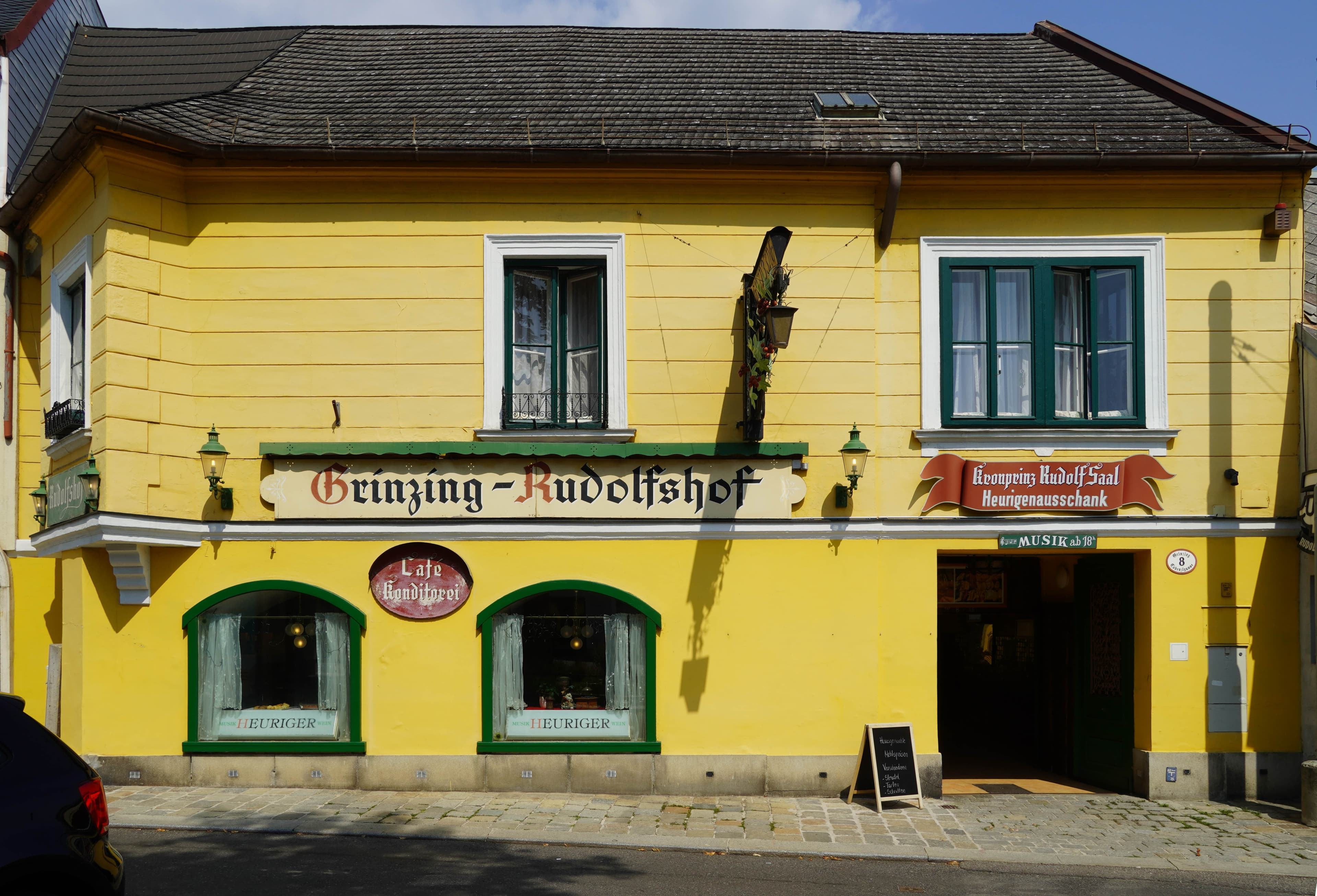 Grinzing: the wine village and the Heurigen