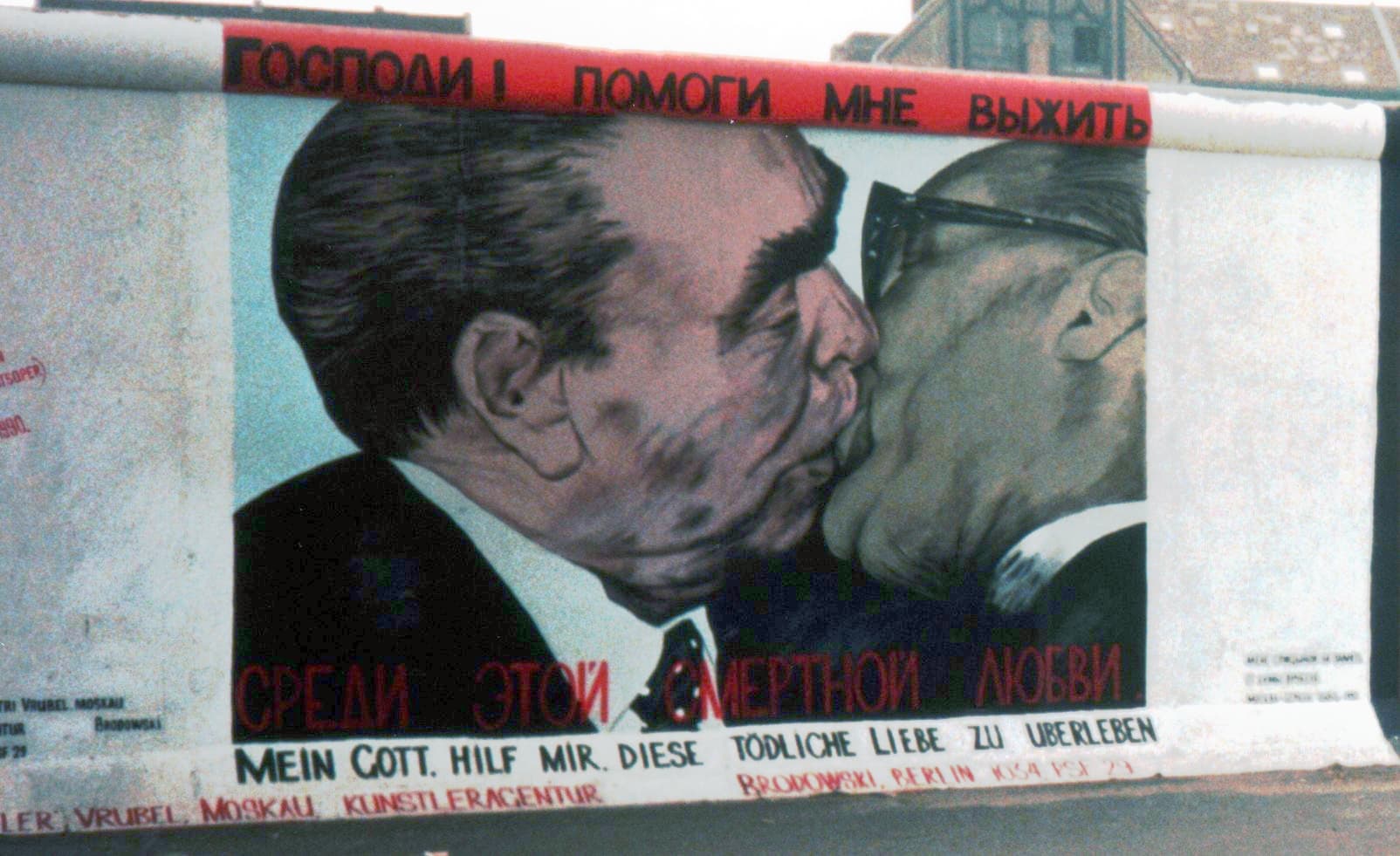 East Side Gallery: the painted Wall and the river