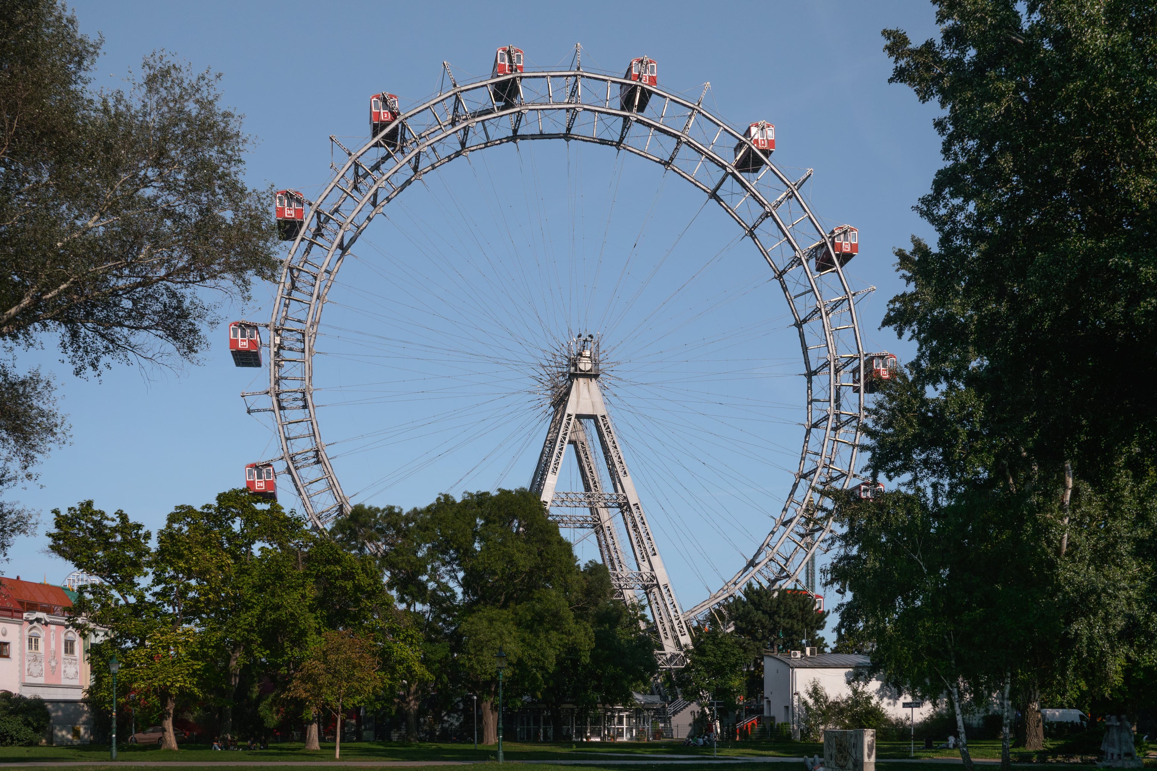 The Prater: the giant wheel and the long avenue