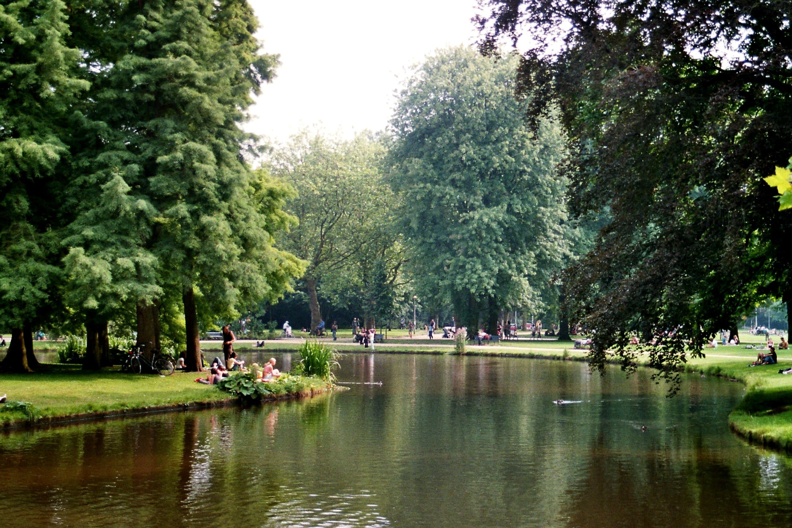 Vondelpark: the long axis and its secrets