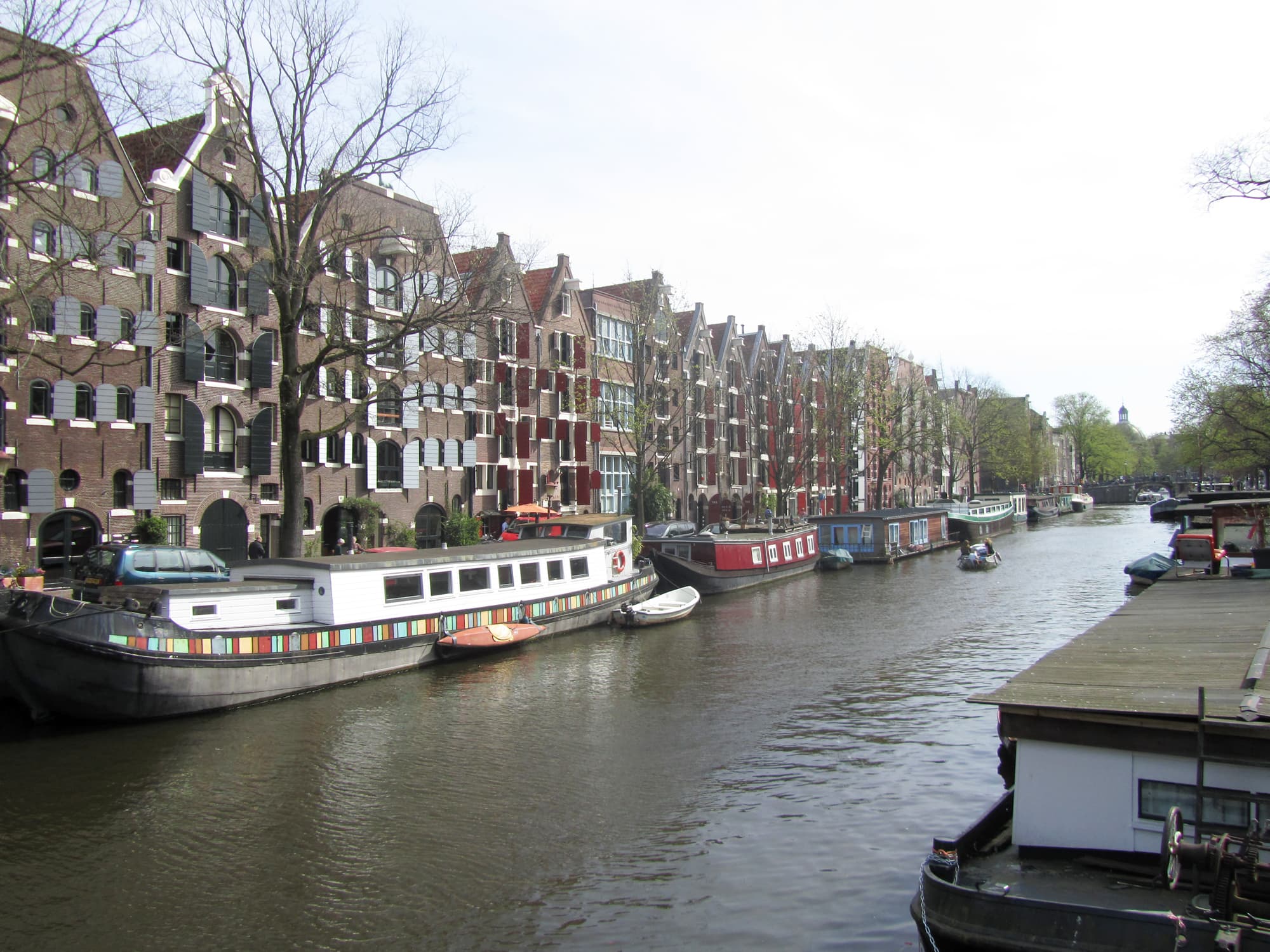 Brouwersgracht: the warehouse canal and the food street