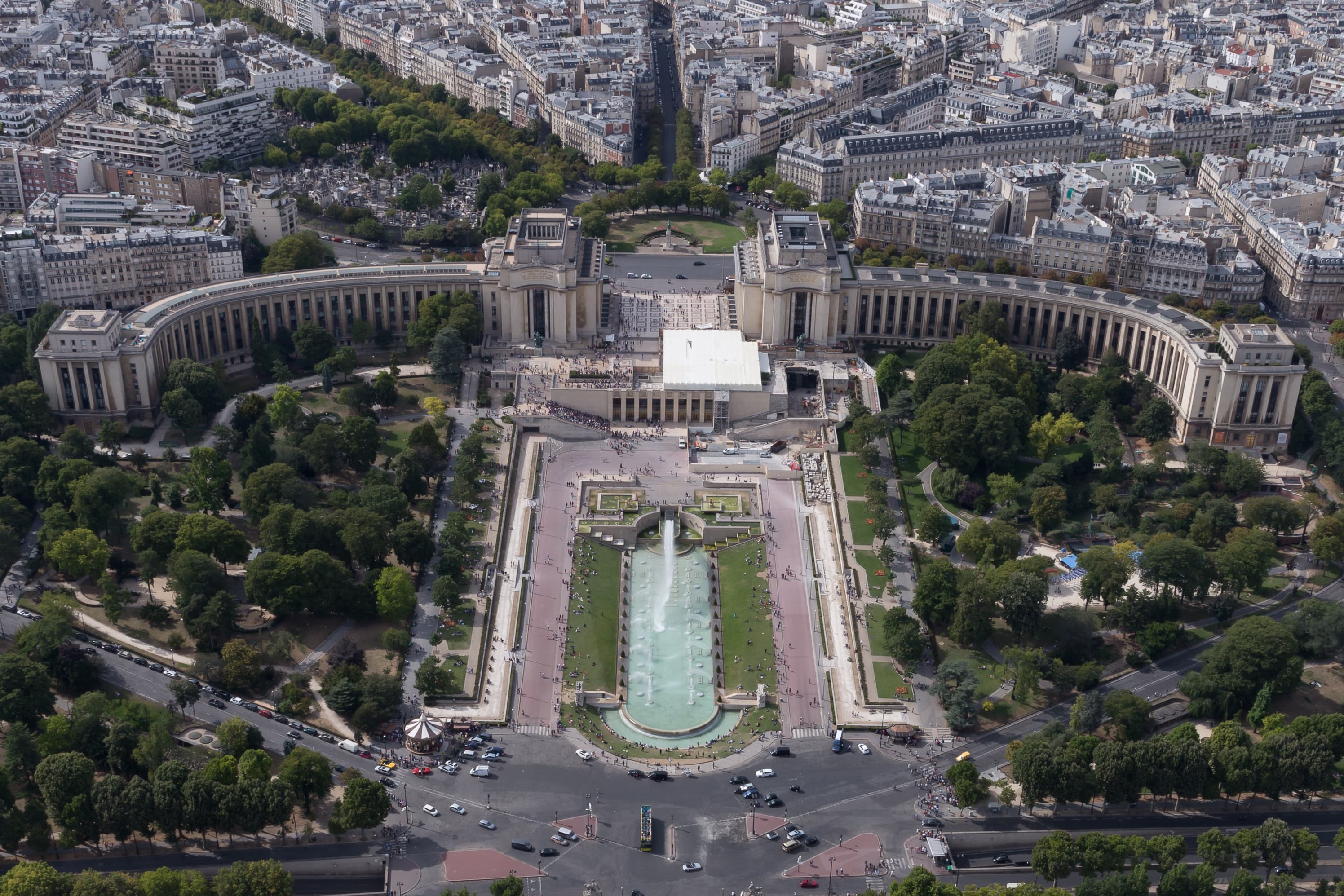 Trocadéro: the postcard view of the Tower
