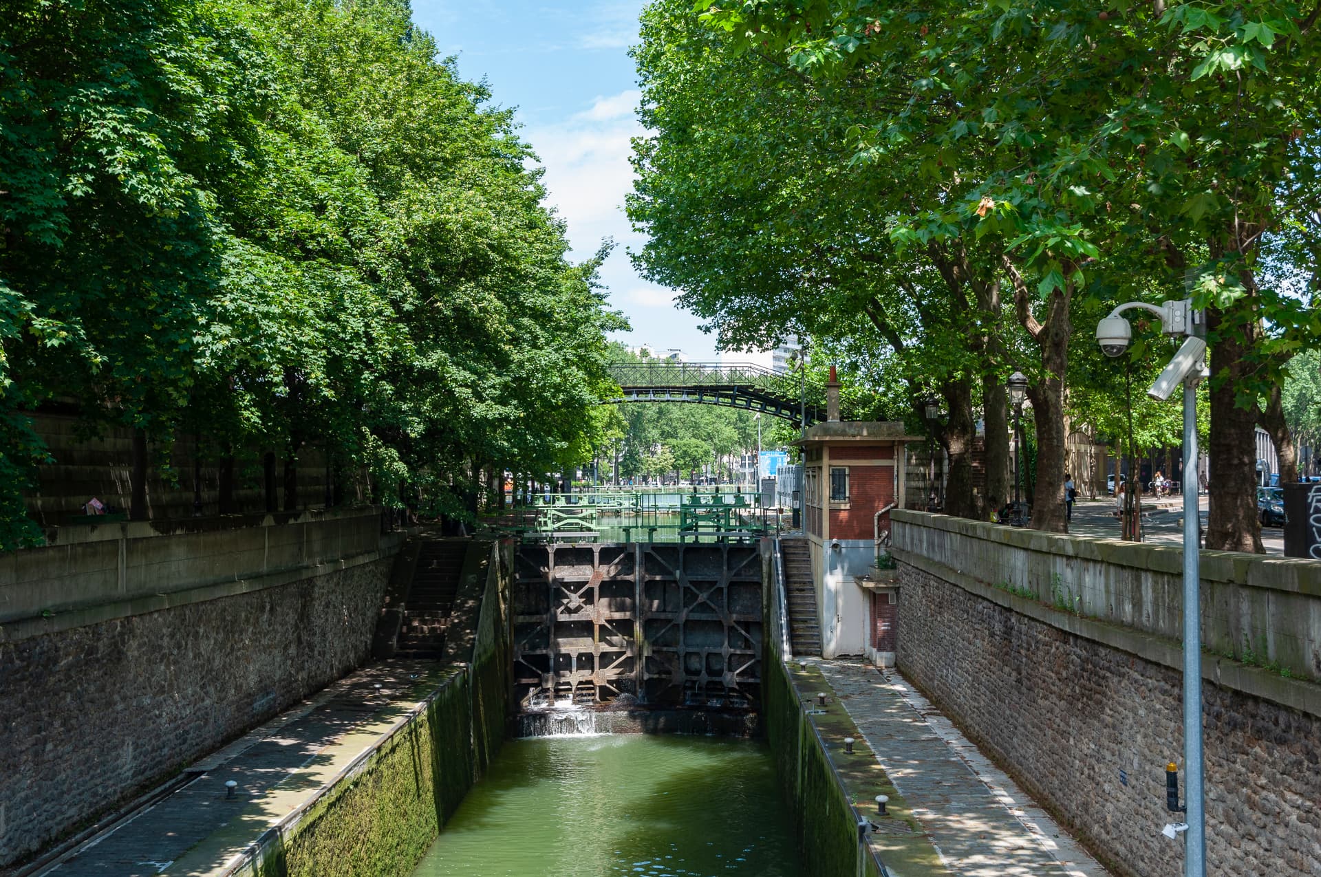 Canal Saint-Martin: the locks and the iron bridges