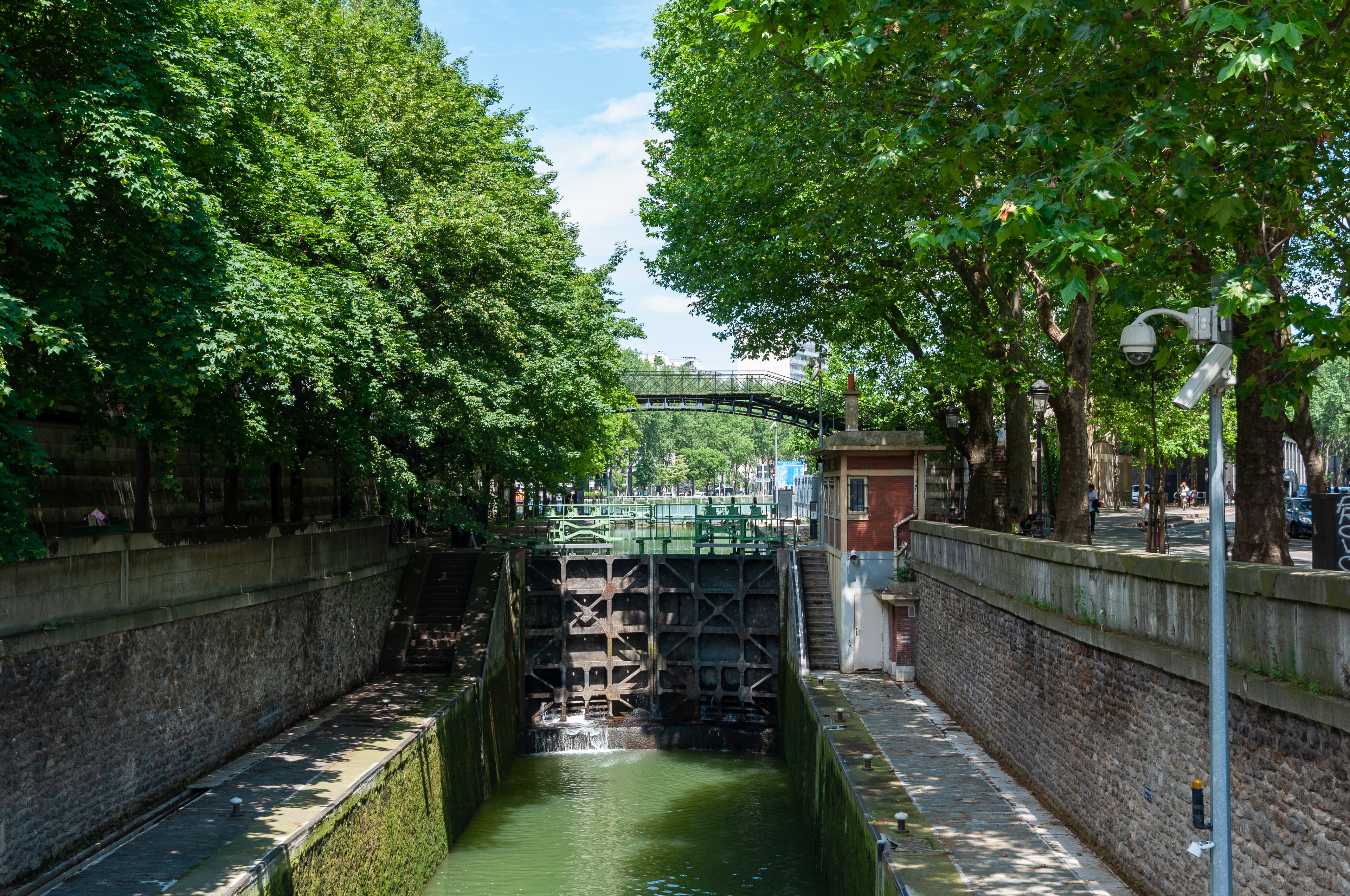 Canal Saint-Martin: the locks and the iron bridges
