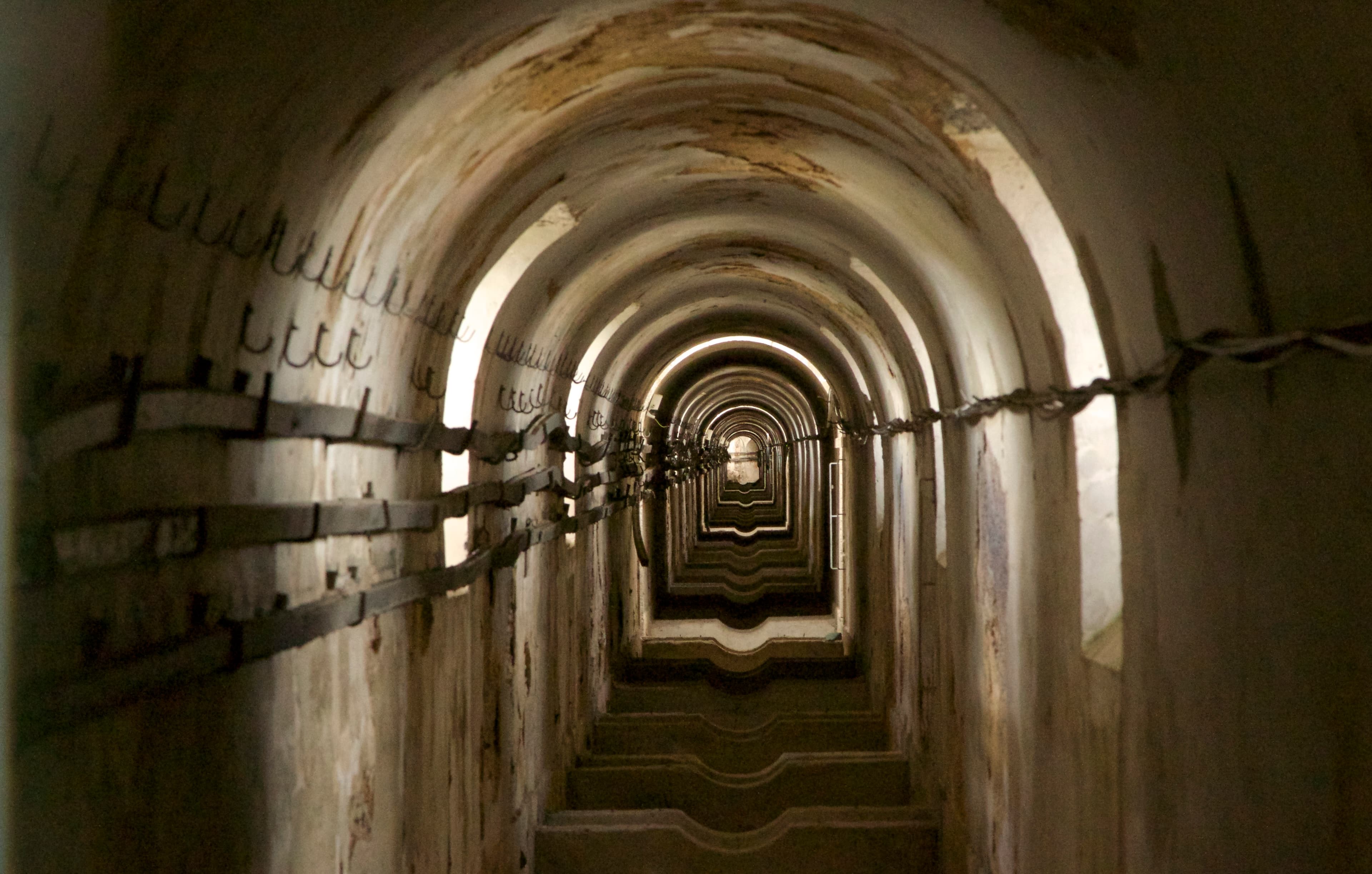 Águas Livres: the great aqueduct and the water cistern