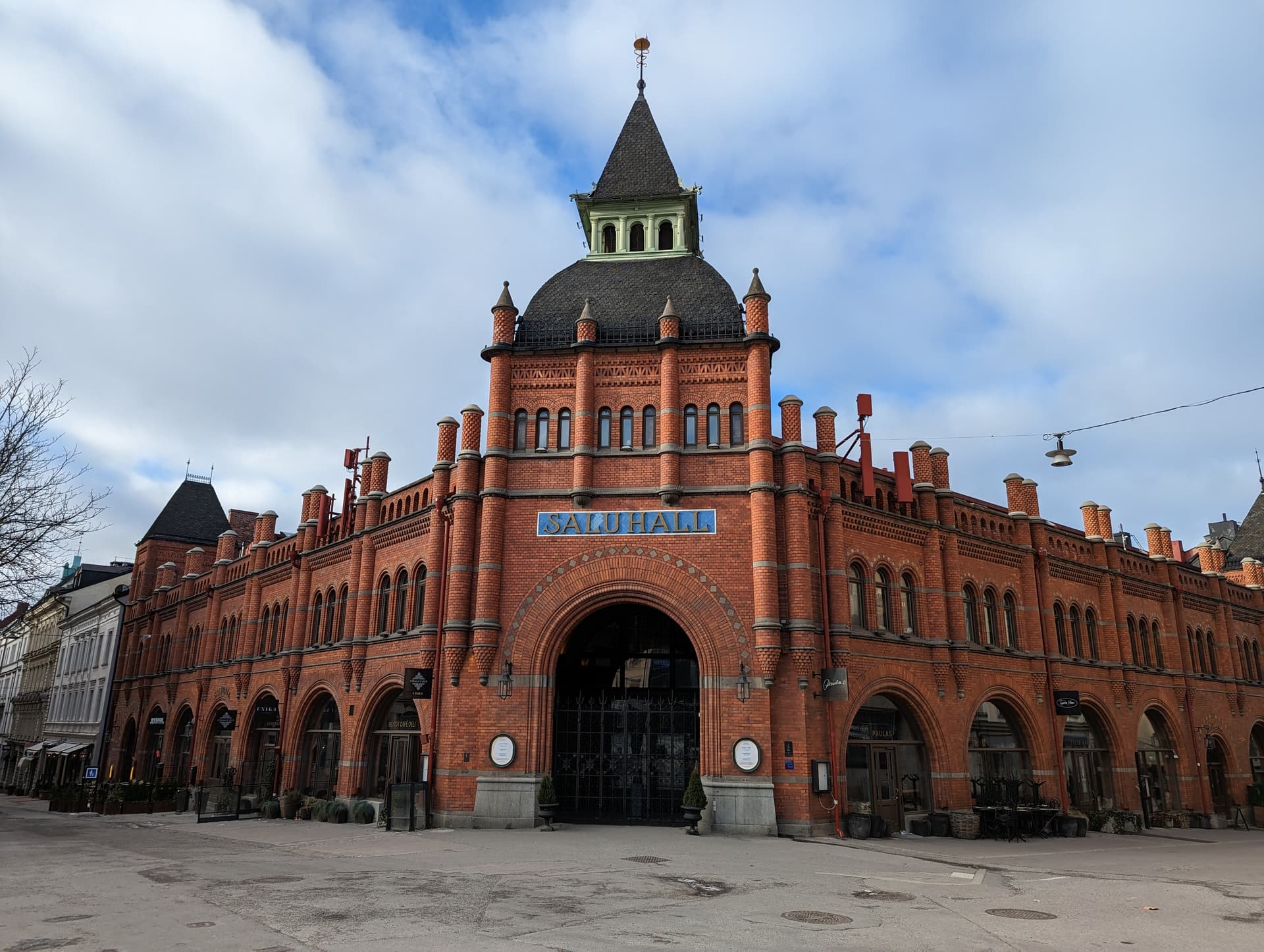 Östermalm: the market hall and the boulevard