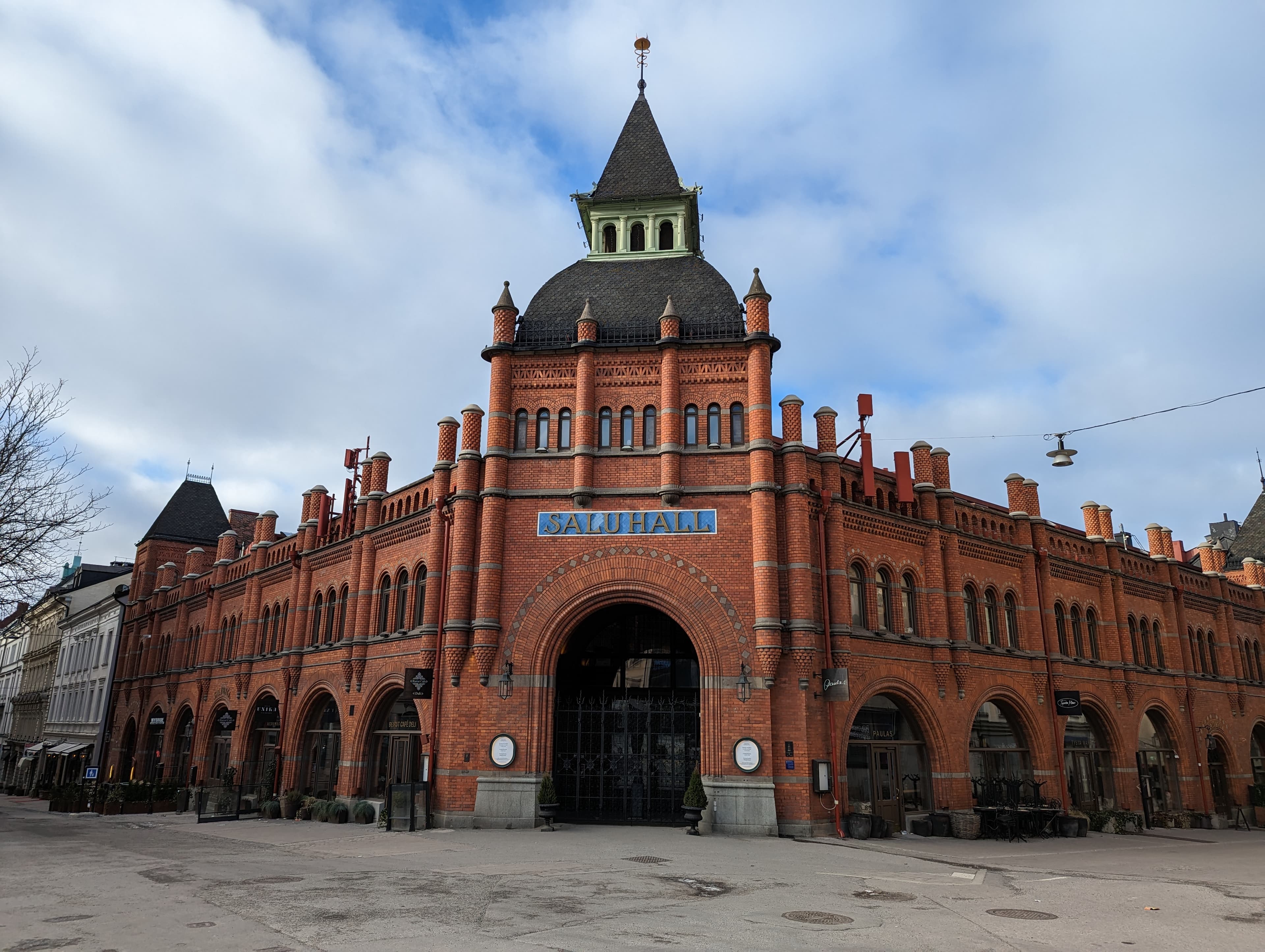 Östermalm: the market hall and the boulevard