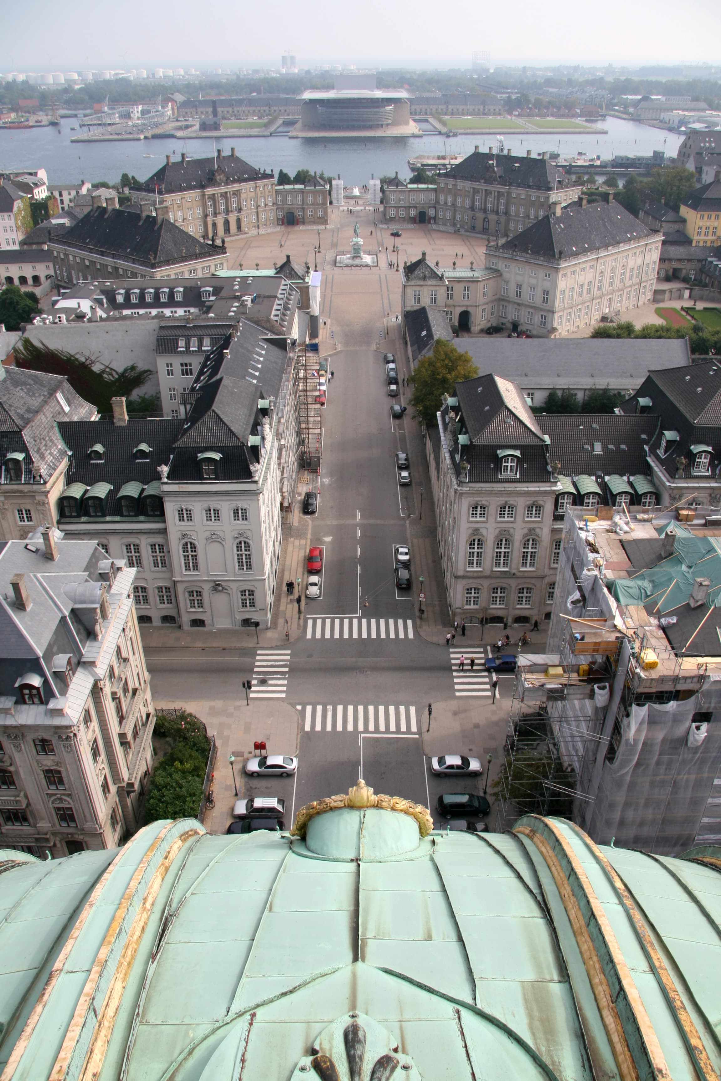 Nyhavn and Amalienborg: the postcard and the working palace