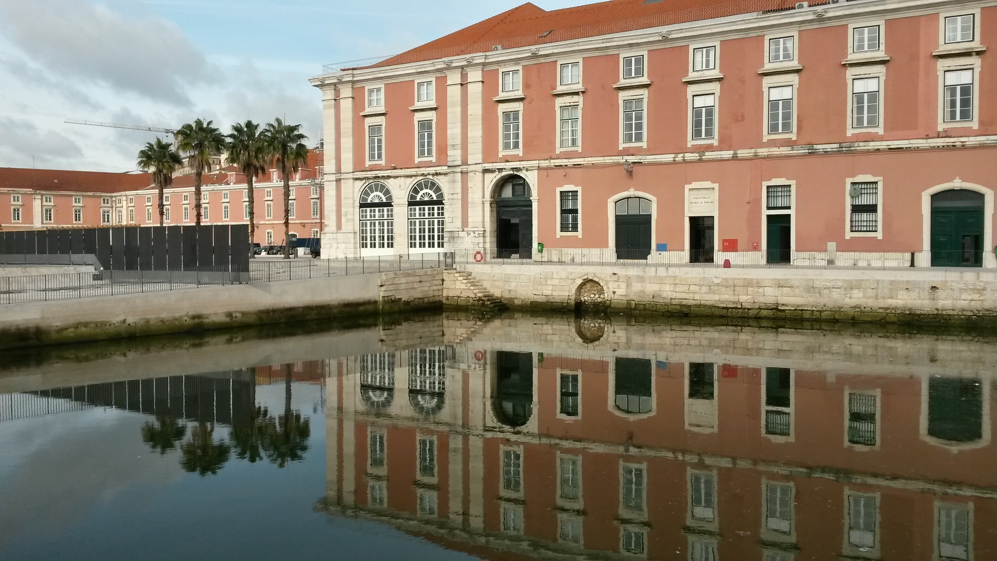 Ribeira das Naus: the city's front porch