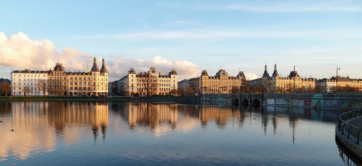 Nørrebrogade and Sortedam Sø: the spine and the lake