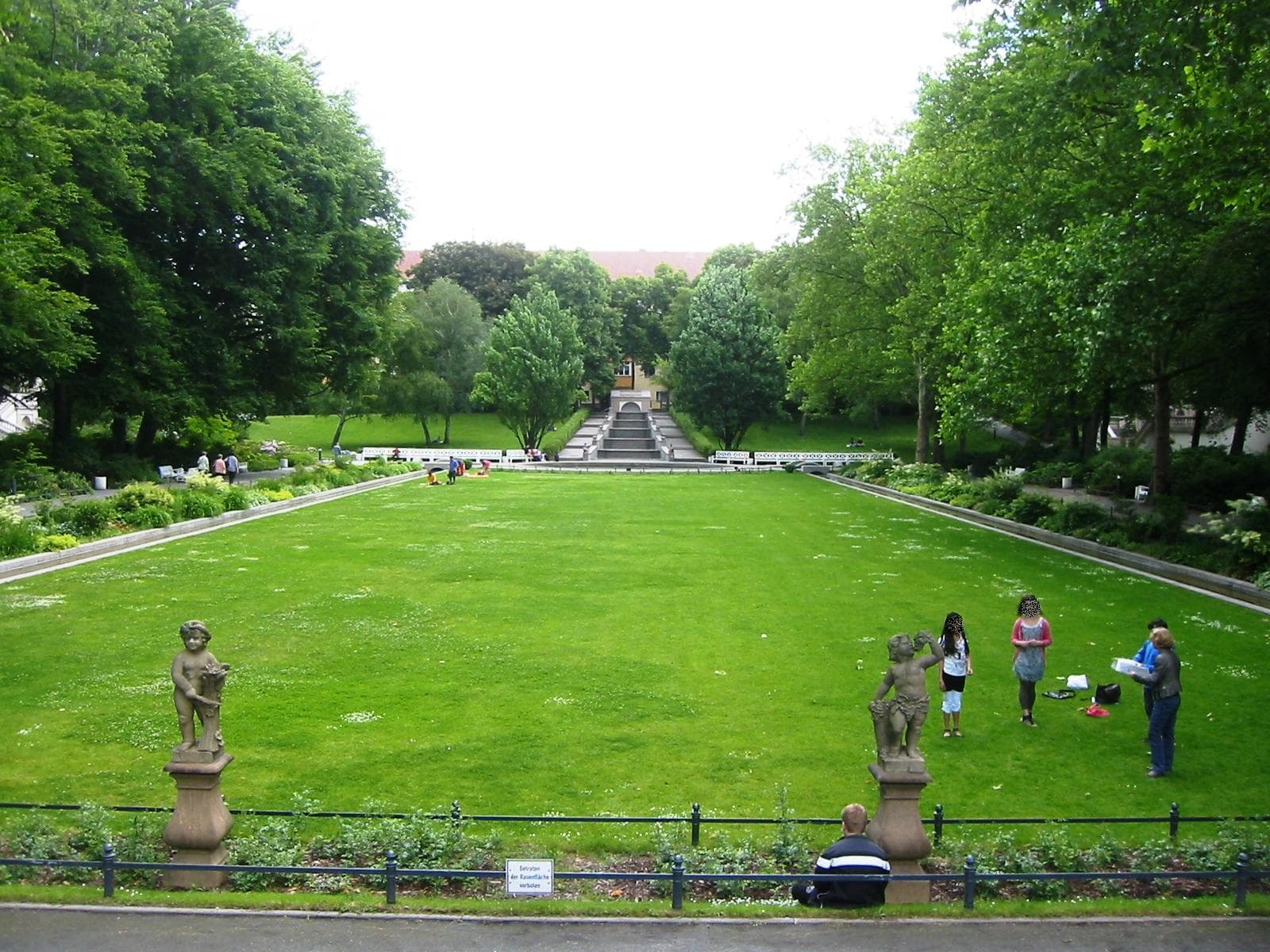 Rixdorf: the Bohemian village and the sunken garden