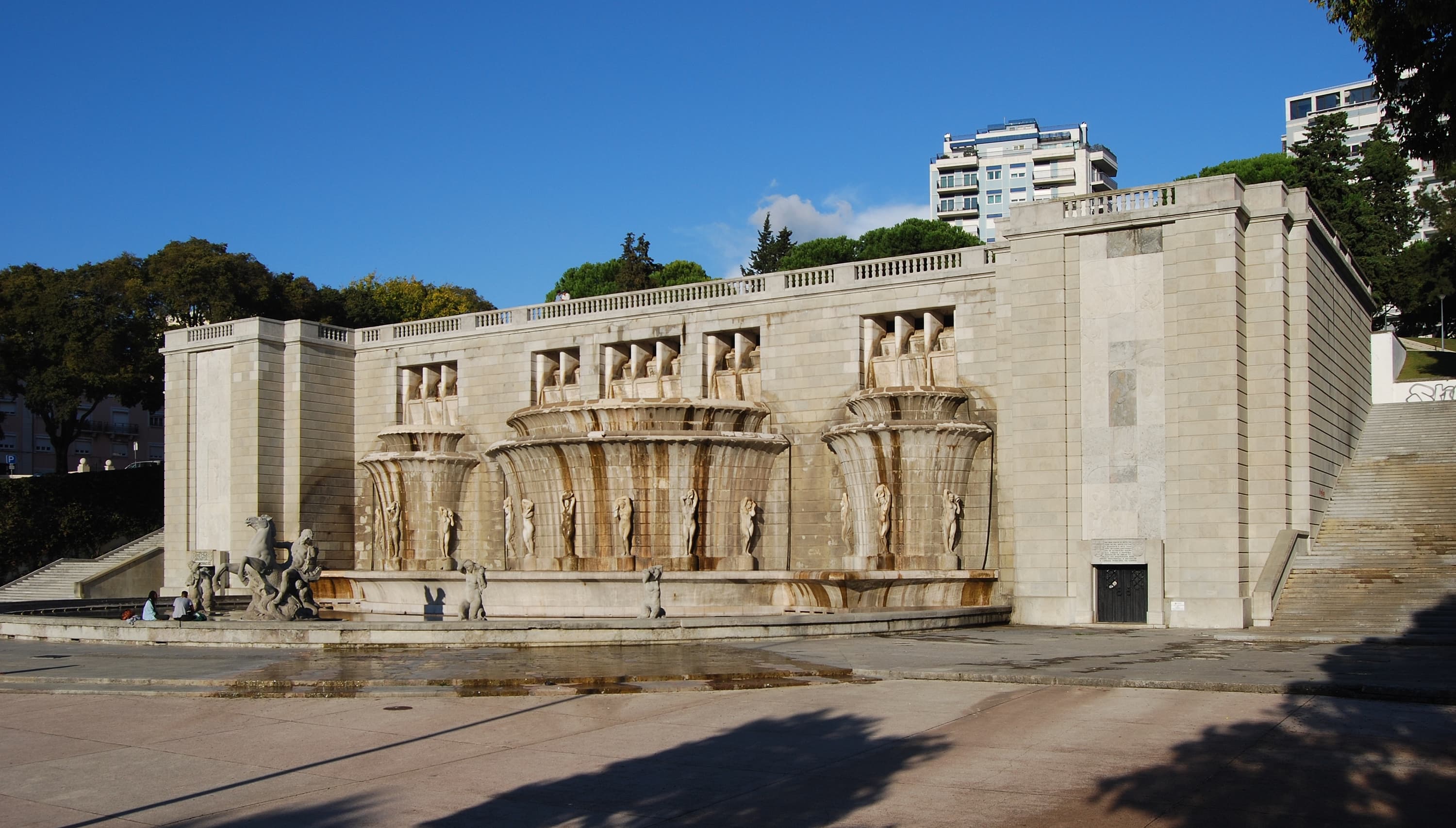 Alameda: the monumental city and the great fountain