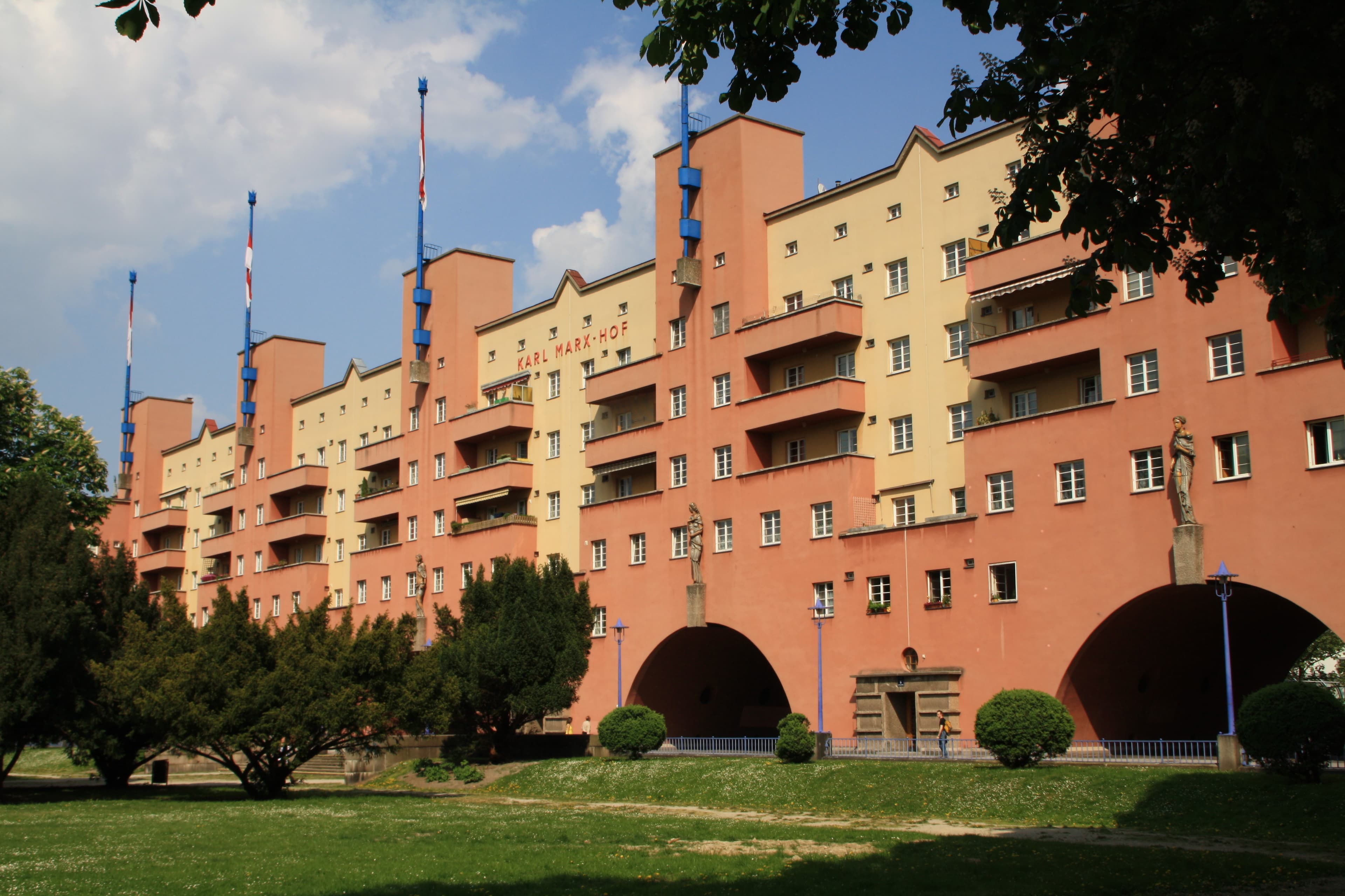 Heiligenstadt: Red Vienna and the kilometre-long courtyard